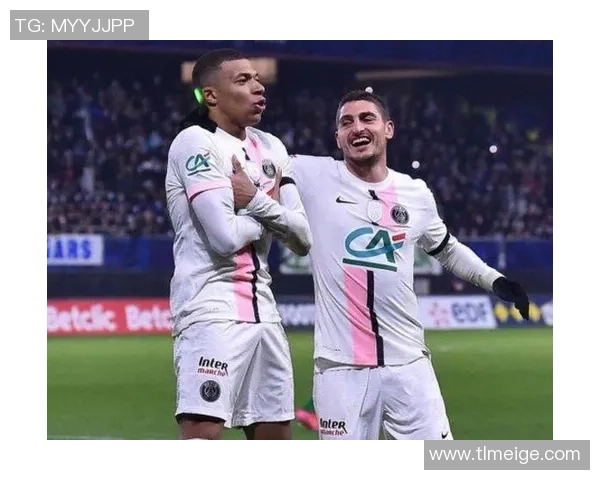 足球巨星混剪精彩瞬间 展现梅西C罗内马尔等球员巅峰时刻